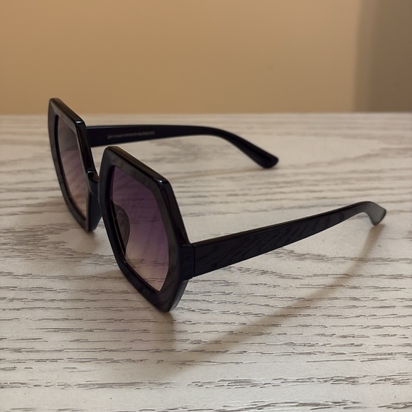 Kika Vargas for Target Hexagonal Black Sunglasses - Picture 5 of 6